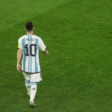 Messi മെസിയുടെ മാസ്റ്റർക്ലാസ്; ഇംഗ്ലണ്ടിനെ മറികടന്ന് അർജന്റീനയുടെ സ്വപ്നക്കുതിപ്പ് തുടർന്നു